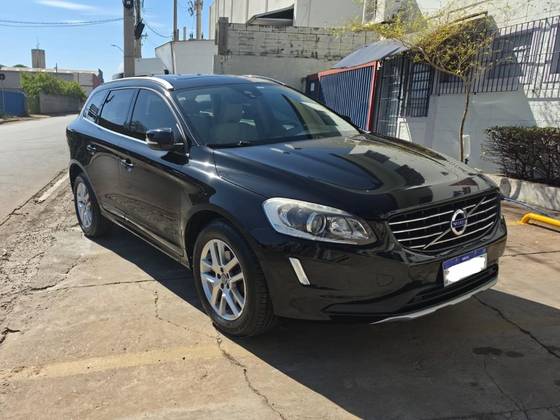 VOLVO XC60 2.4 D5 MOMENTUM DIESEL AWD 4P AUTOMÁTICO